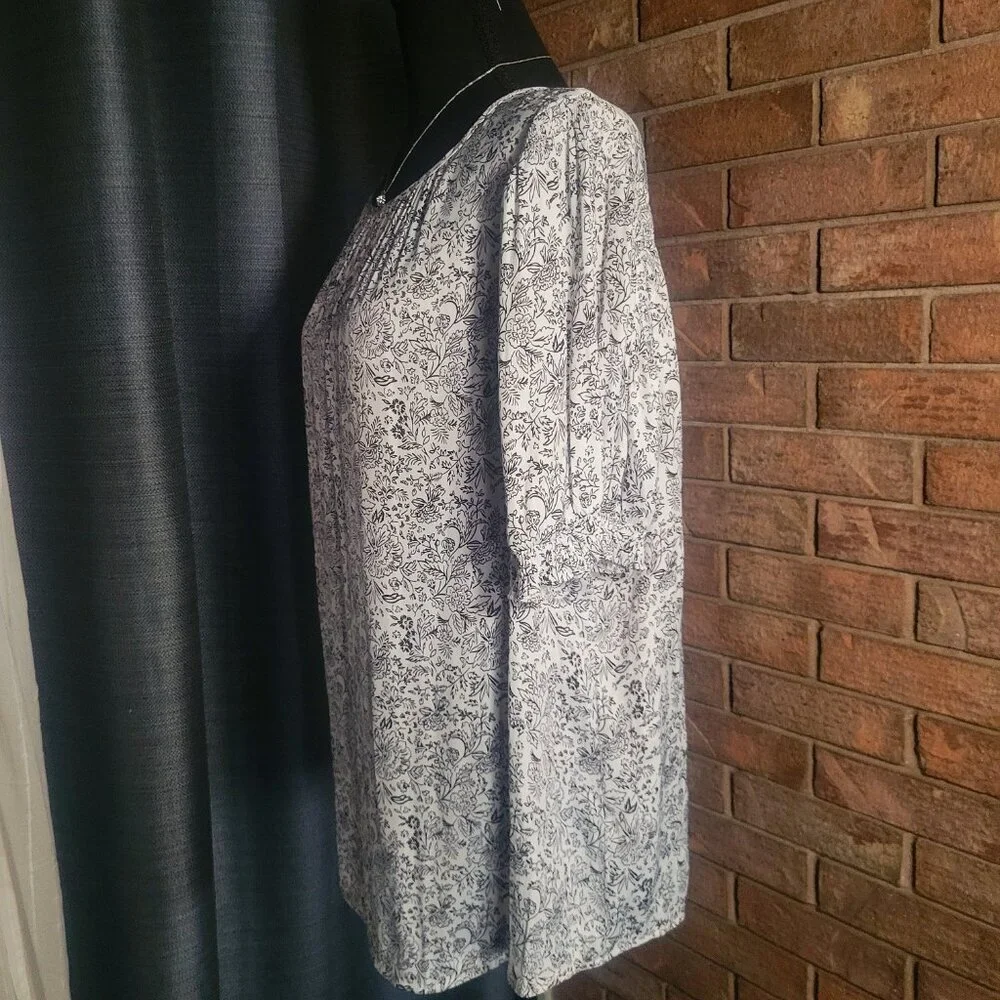 NWOT! Lane Bryant Puff-Sleeve Gathered Neck Black/White Floral Blouse - Size 14 - Picture 10 of 10